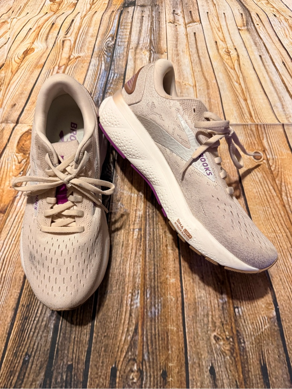 Brooks Ghost 16 Cream Running Shoes Womens Size 8
